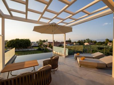 Thimios Acharavi Suites - Juniorsuite private Pool Meerseite