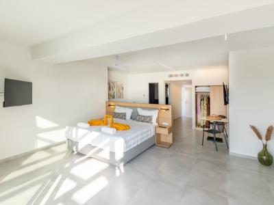 Thimios Acharavi Suites