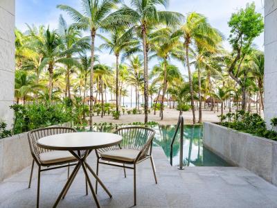 Family Selection at Grand Palladium Kantenah Resort & Spa - Juniorsuite Swim Up Family