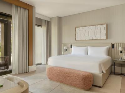 Delano Dubai - Walking Eclipse Suite Resort View