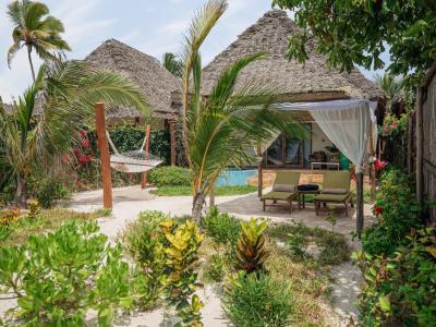 Zanzibar Queen - Beach Front Bungalow Pool