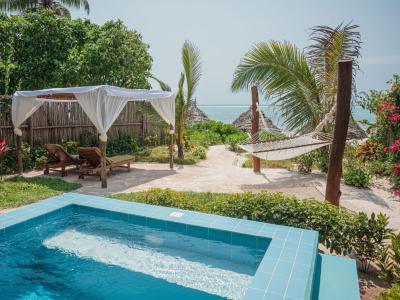 Zanzibar Queen - Beach Front Bungalow Pool